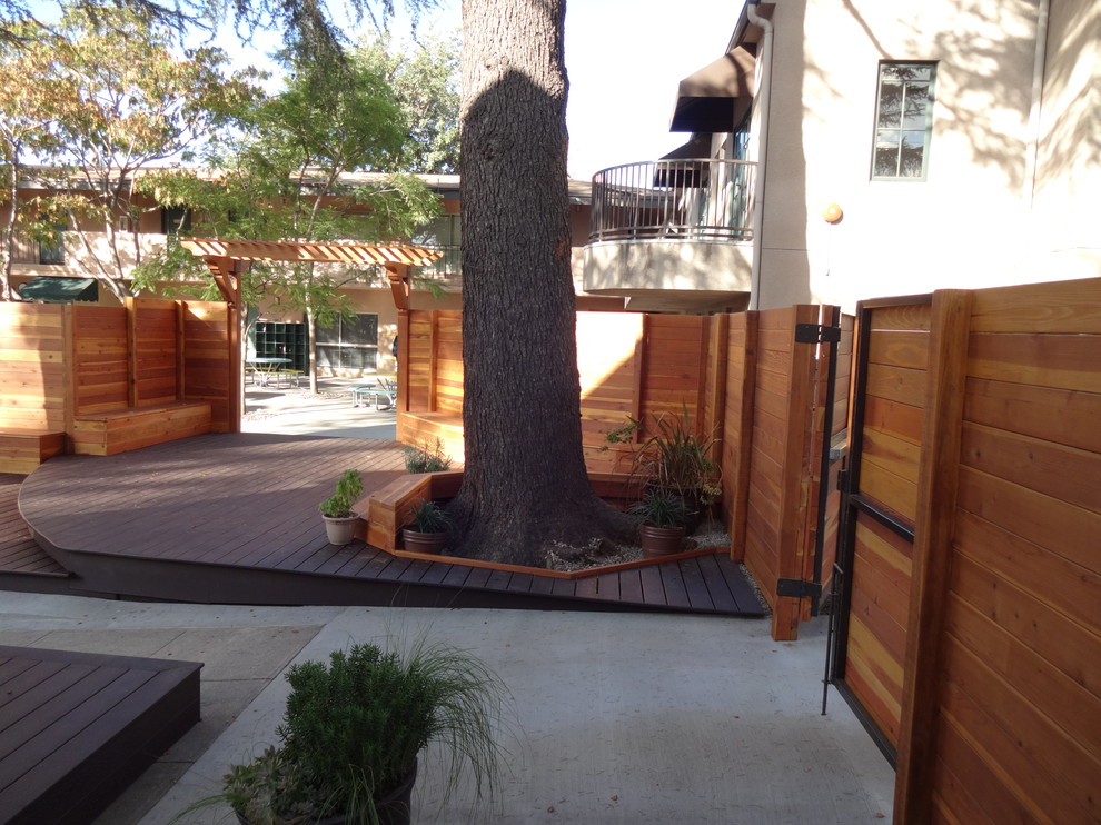 Design ideas for a large transitional side yard deck in Los Angeles with no cover.