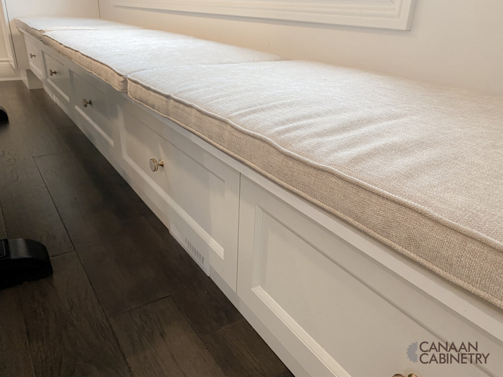 Home design - transitional home design idea in Toronto