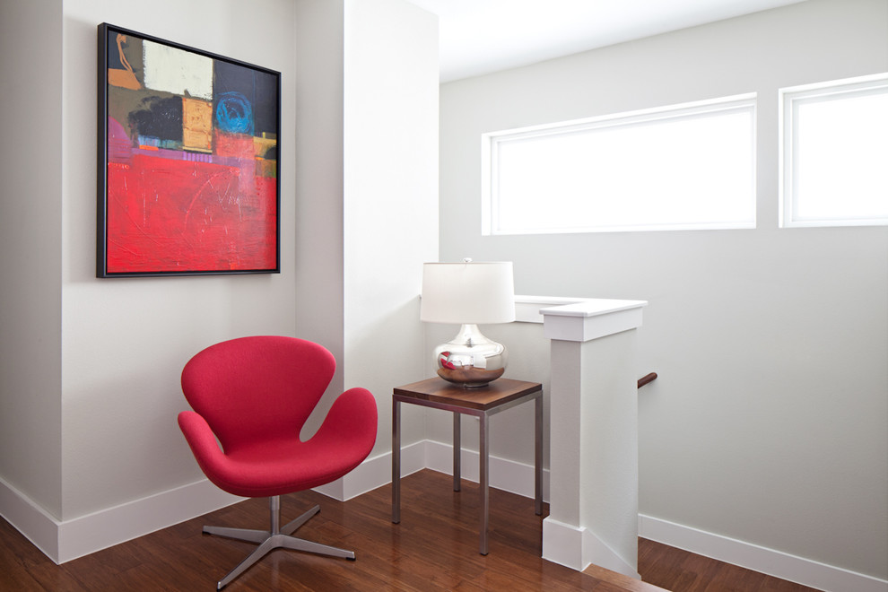 Example of a transitional home design design in Austin