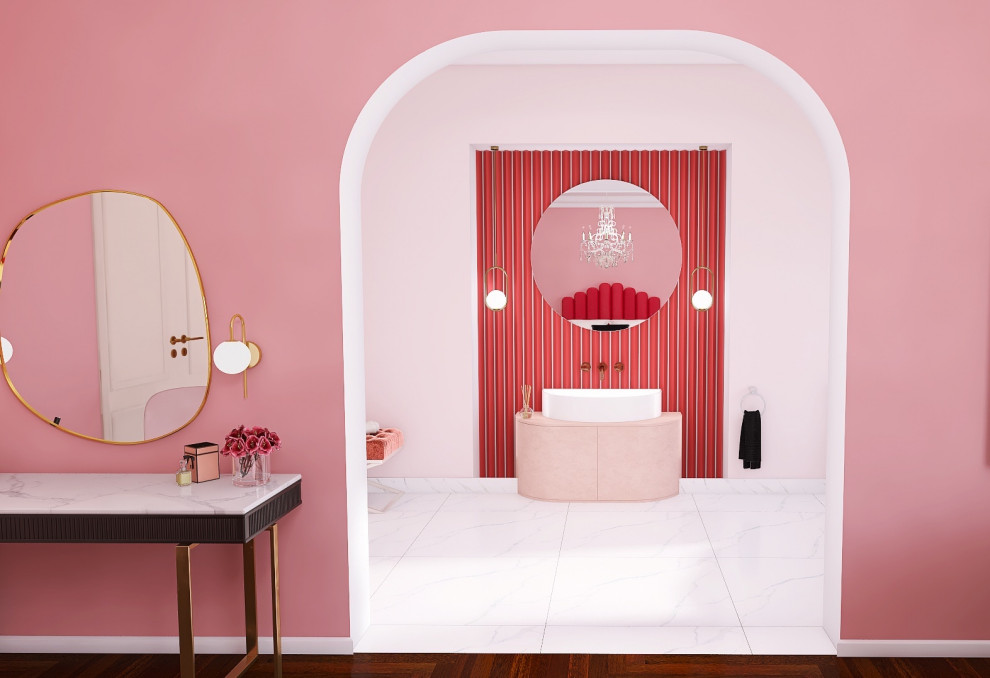 Langes und schmales Badezimmer En Suite With freistehender Badewanne, rosa Fliesen, Marmorboden, weißem Boden, rosa Waschtischplatte, Pflanzen, freistehendem Waschtisch and Wandpaneelen in Leipzig