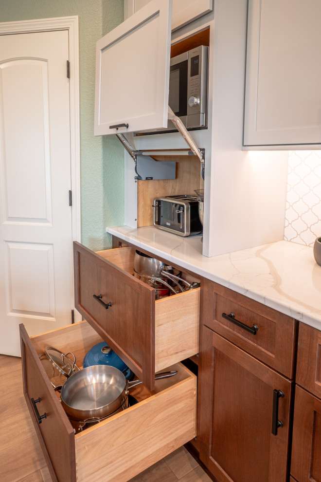 Inspiration for a transitional kitchen remodel in Milwaukee