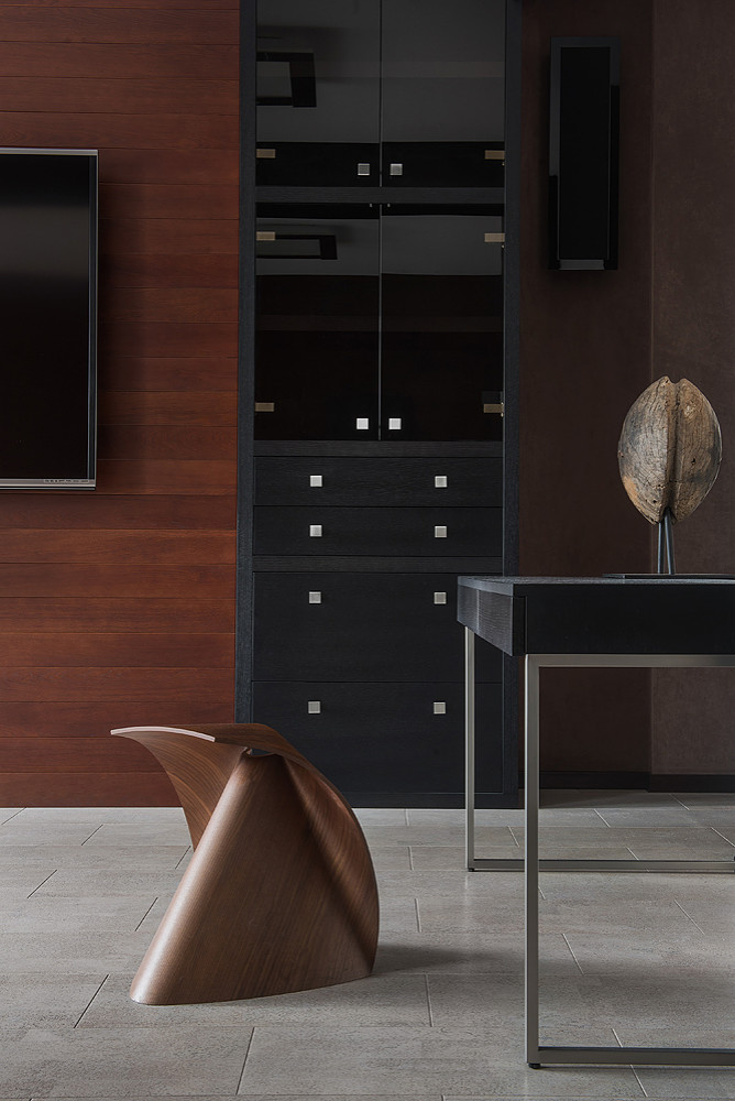 Современная квартира в Санкт-Петербурге с видом на озеро.