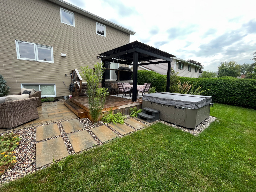 Hot tub - backyard hot tub idea in Ottawa