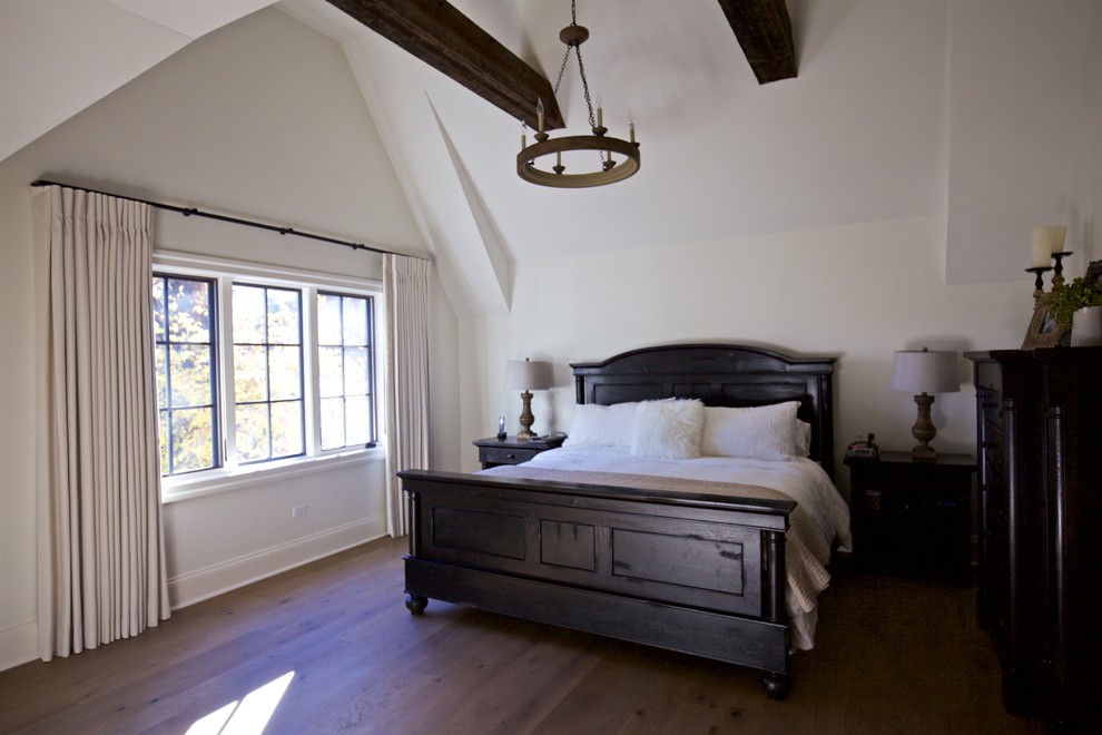 Design ideas for a mid-sized country guest bedroom in Chicago with beige walls, light hardwood floors and no fireplace.