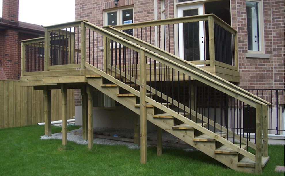 Inspiration for a small traditional backyard deck in Wichita with no cover.