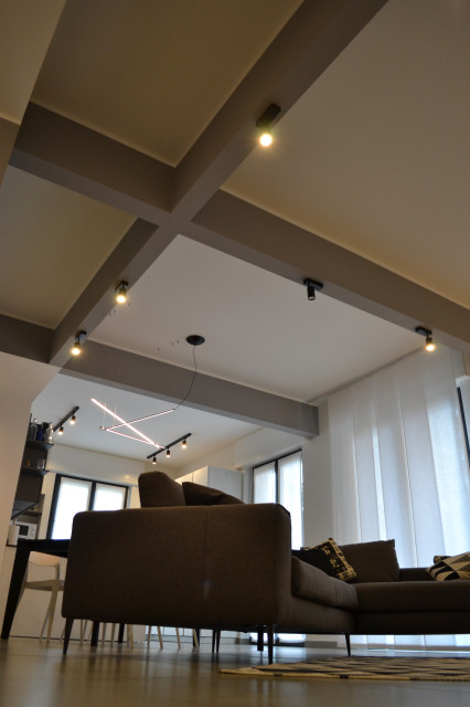 Luce e colore industriell-vardagsrum