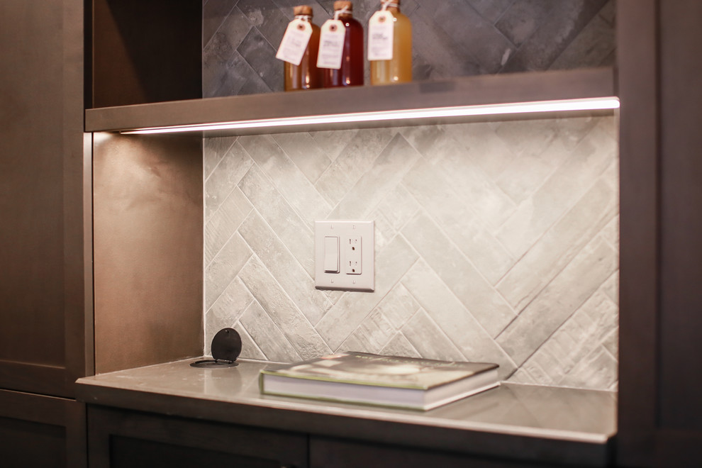 Example of a large transitional l-shaped dark wood floor and brown floor eat-in kitchen design in Toronto with an undermount sink, shaker cabinets, gray cabinets, quartz countertops, gray backsplash, porcelain backsplash, stainless steel appliances and an island