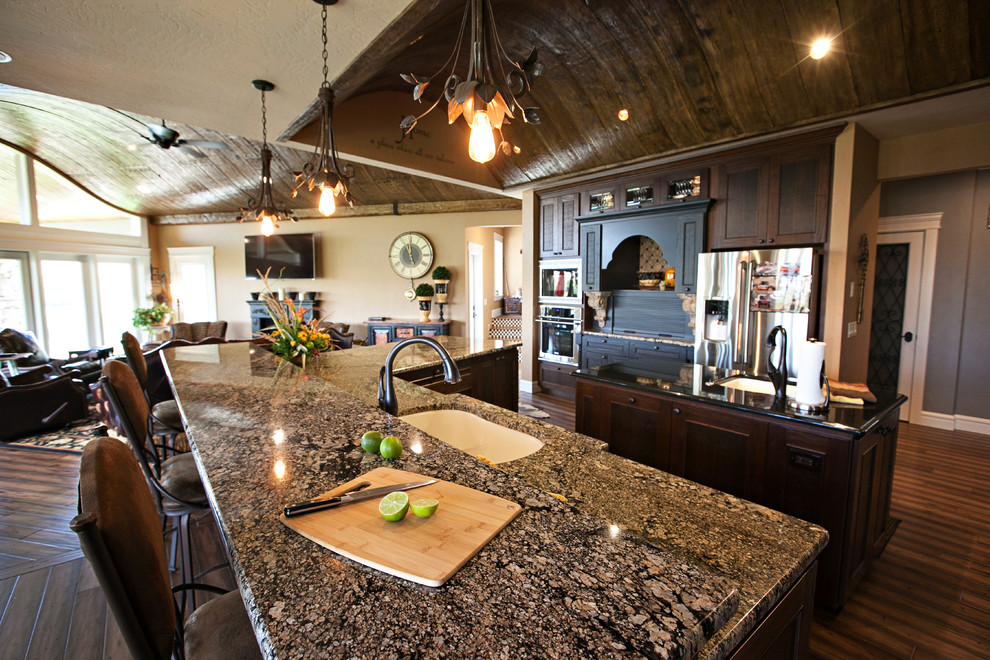 Example of a mountain style home design design in Seattle