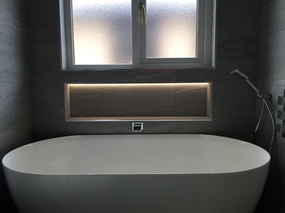 Inspiration for a contemporary bathroom in Edinburgh.