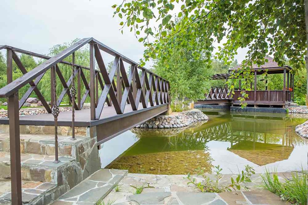 Садовые дорожки и беседка