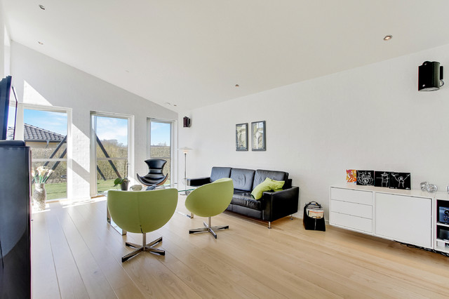Asg&aring;rden 7 mid-century-wohnzimmer