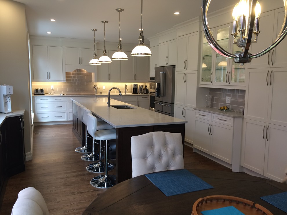 Kitchen - transitional kitchen idea in Toronto