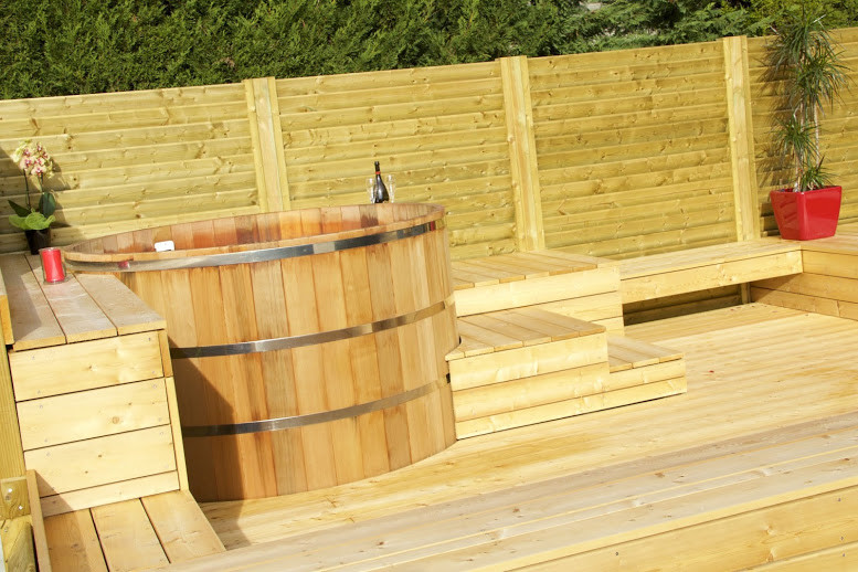 This is an example of a small scandinavian round aboveground pool in Montpellier with a hot tub.