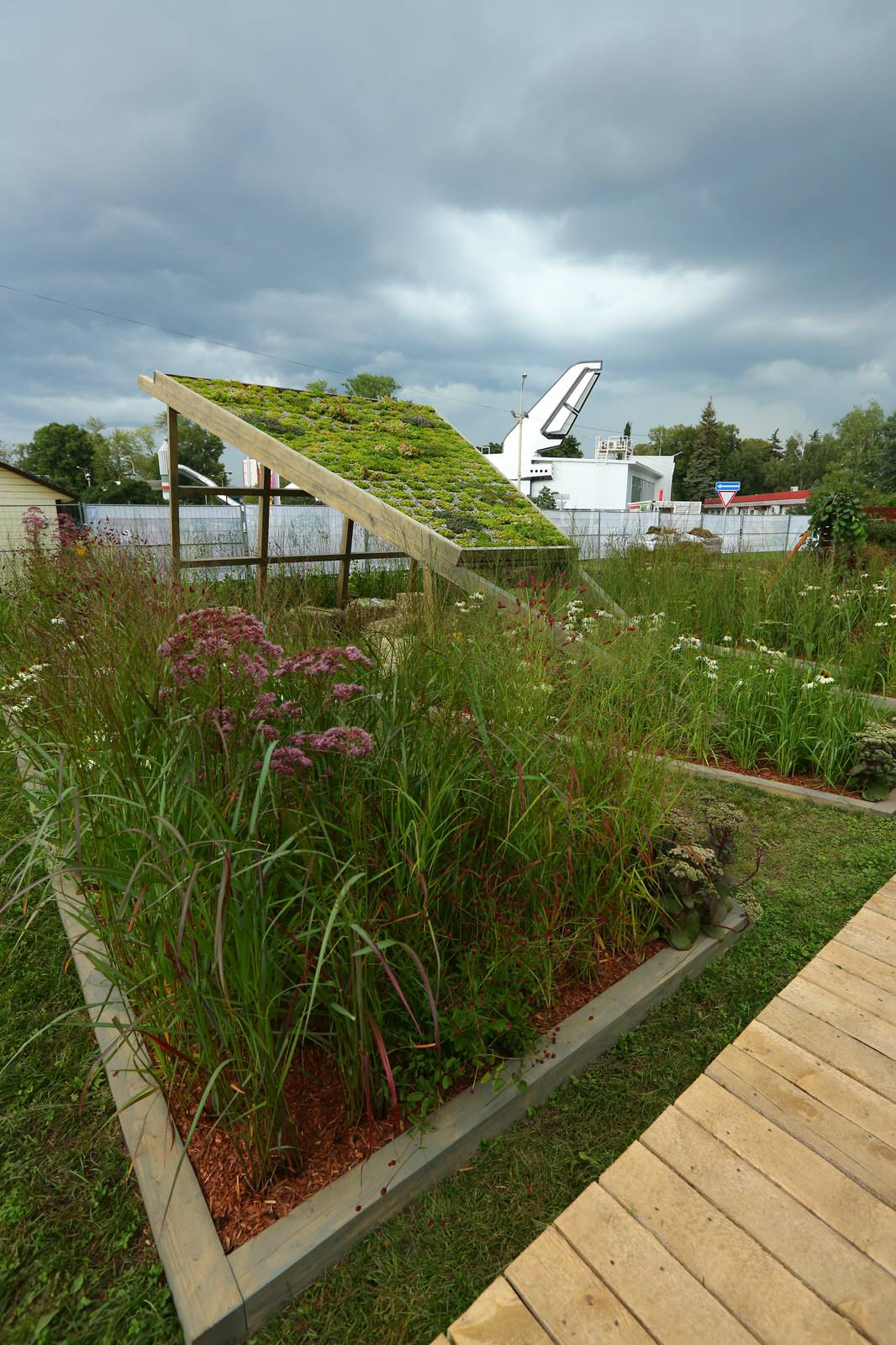 Выставочный Сад "Шалаш с зеленой крышей". Фестиваль "Сады и люди 2016"