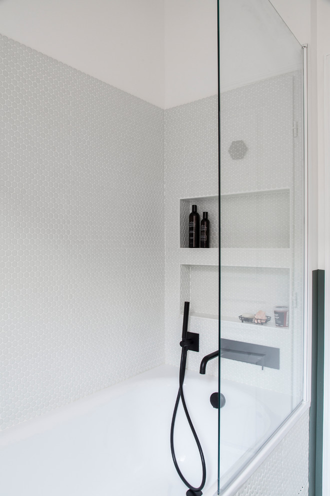 Design ideas for a small scandinavian master bathroom in Paris with green cabinets, a wall-mount toilet, white tile, ceramic tile, terrazzo floors, a drop-in sink, terrazzo benchtops, green floor and green benchtops.