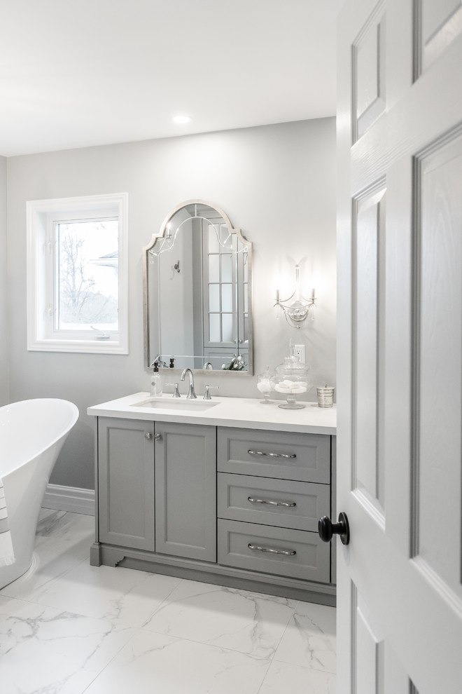 Transitional home design photo in Toronto