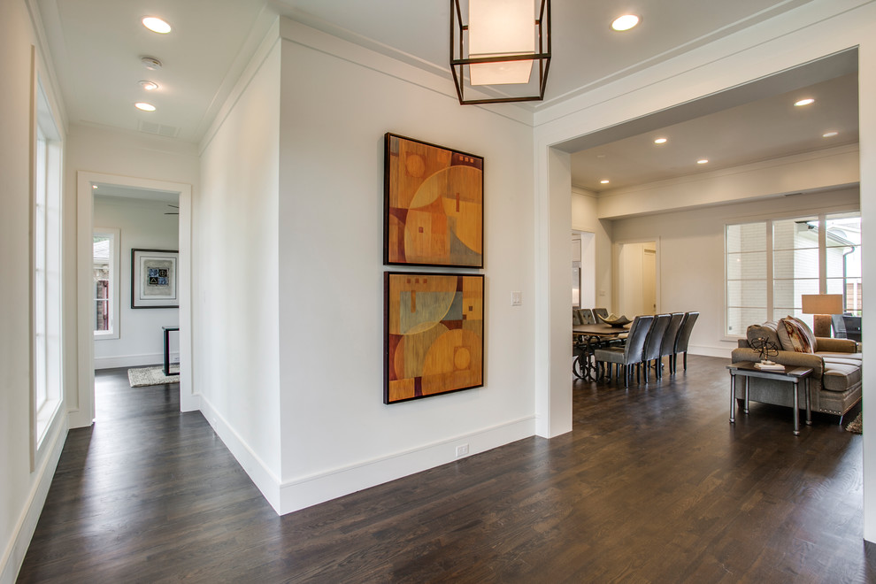 Example of a transitional entryway design in Dallas