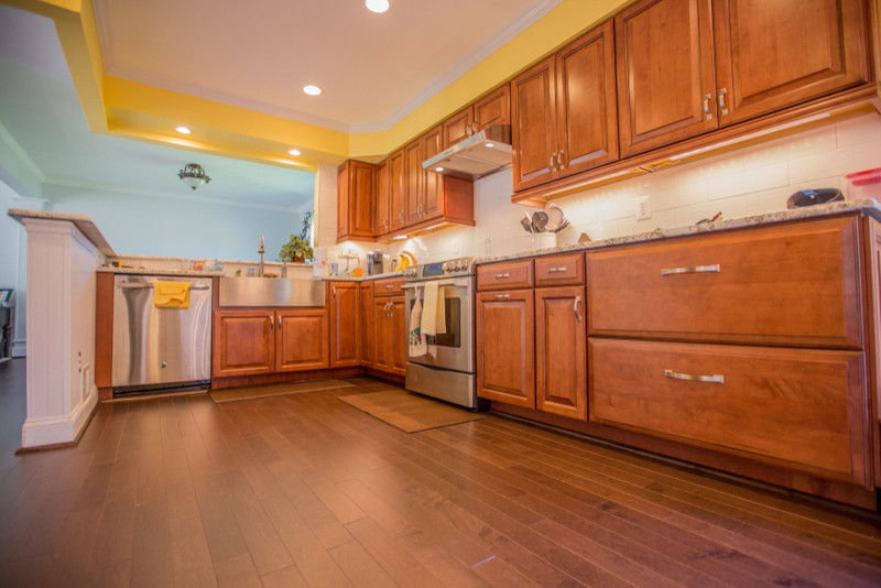 Transitional kitchen photo in DC Metro