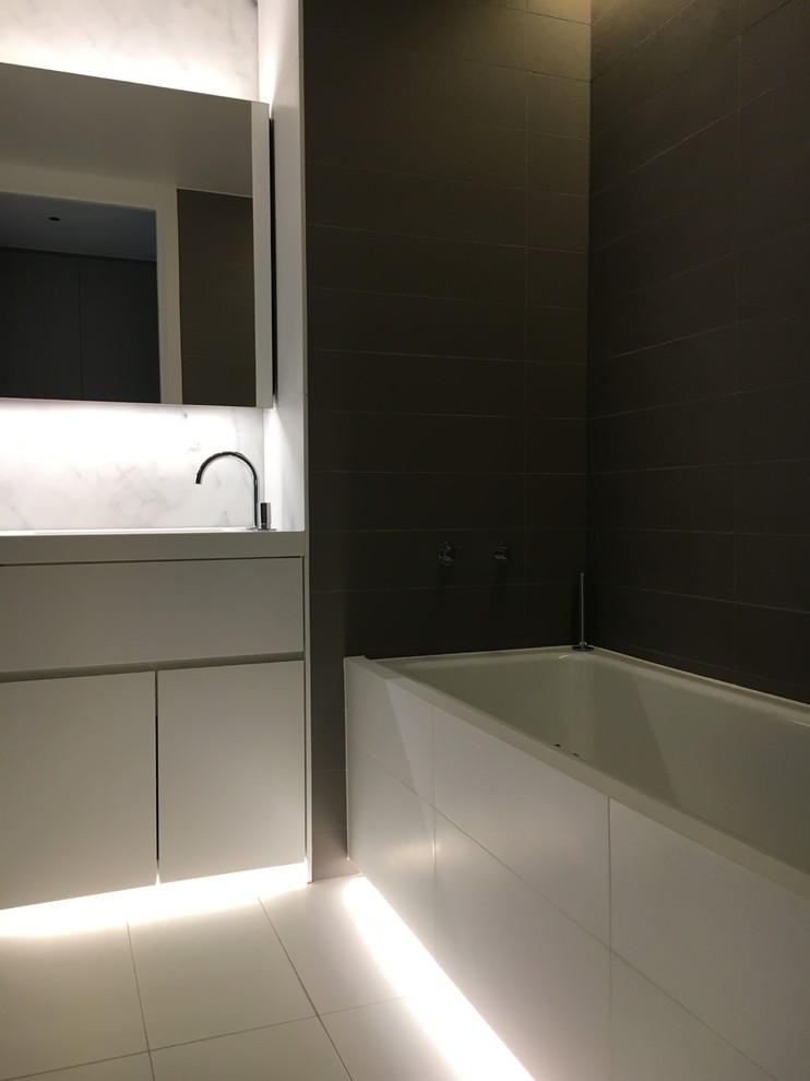 Bathroom and ensuite, N1C