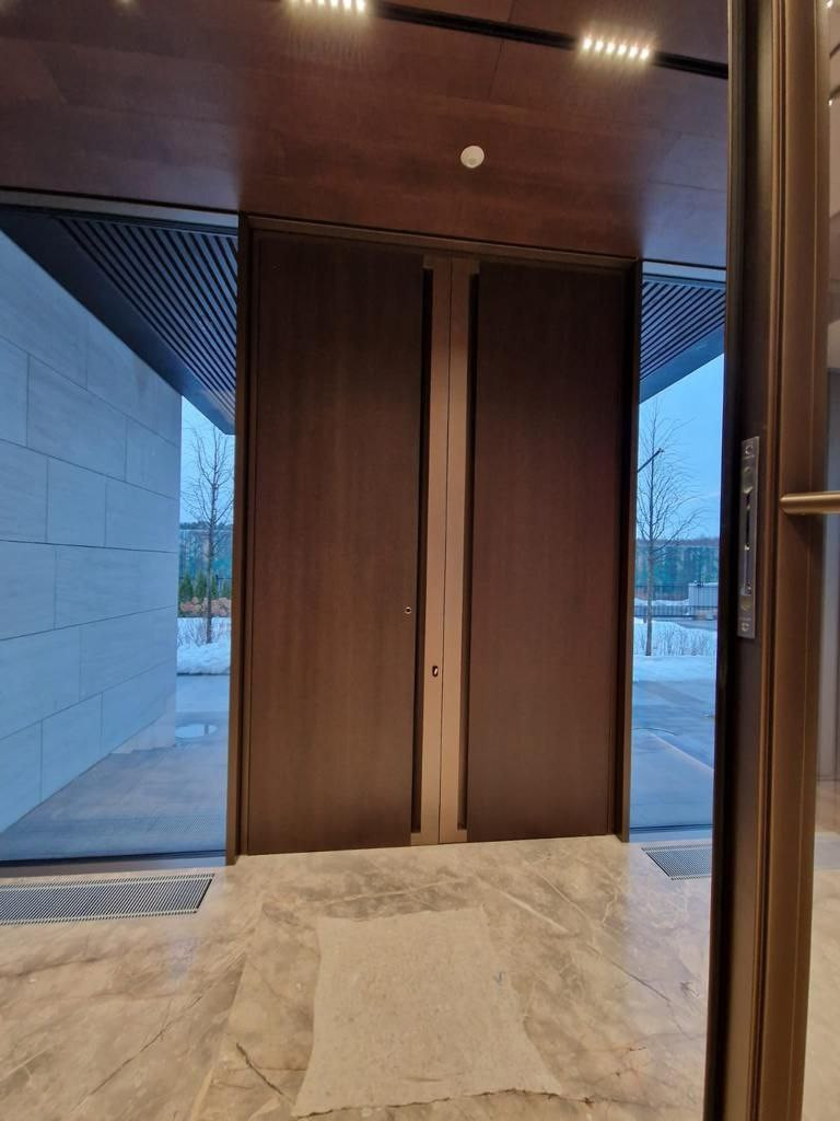 Облицовка двери из натурального шпона дуба