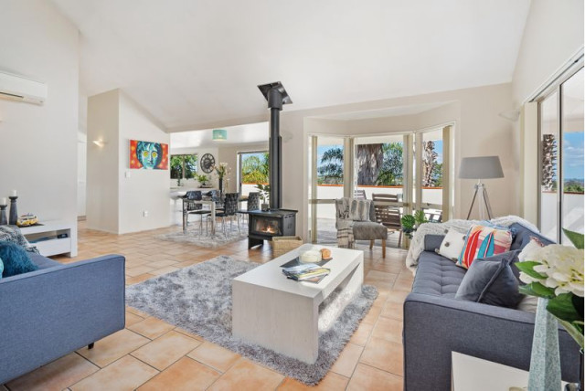 76 Pemberton Ave contemporary-vardagsrum