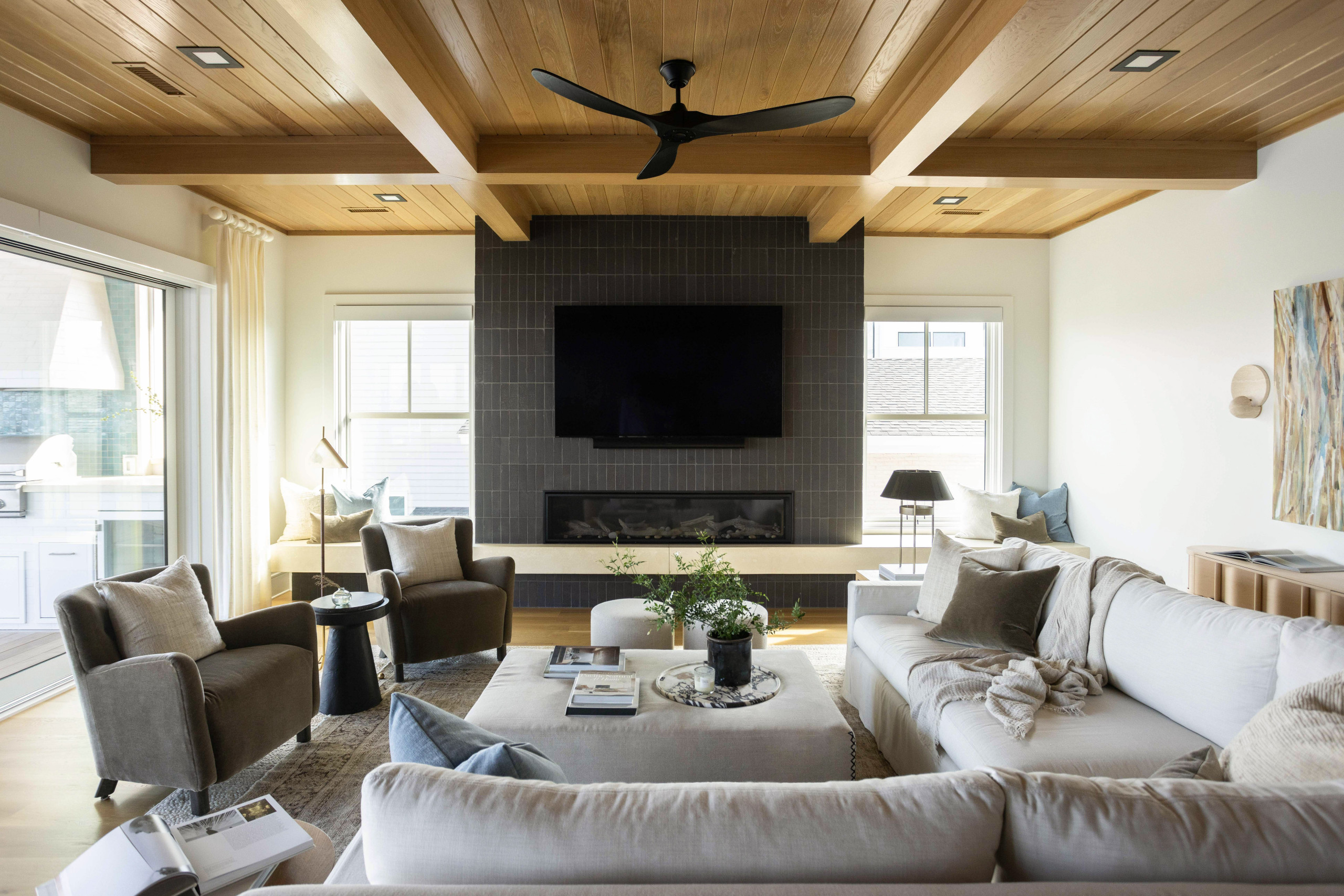 6 New Living Rooms That Stylishly Integrate a TV, image size:2560x1708