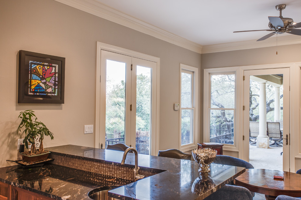 Transitional home design photo in Austin