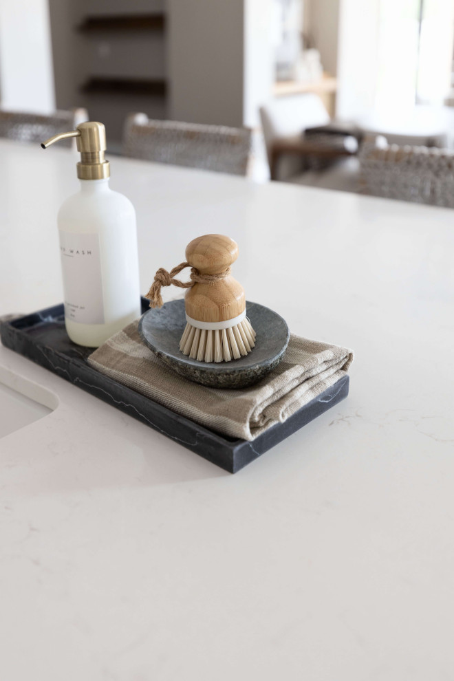 Inspiration for a transitional kitchen remodel in Phoenix