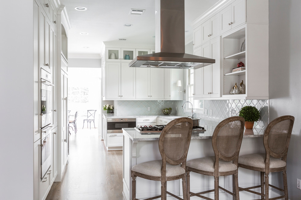 Transitional home design photo in Houston