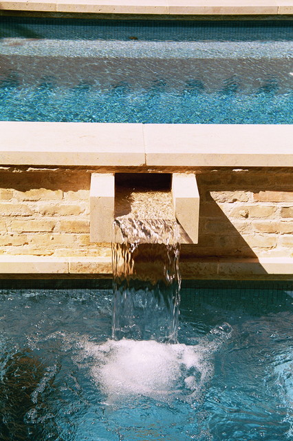 Pool Features eclettico-piscina