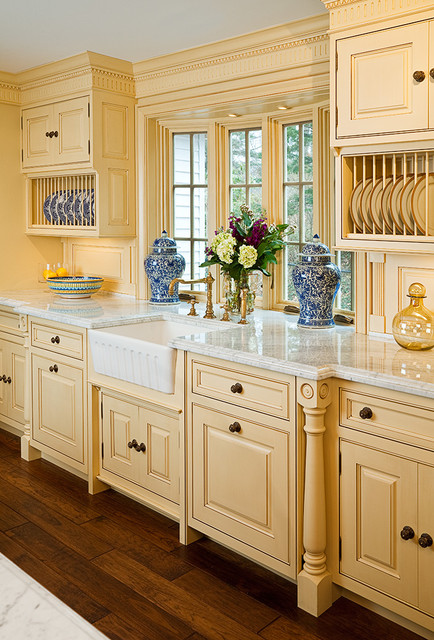 Cheerful Formality traditional-kitchen
