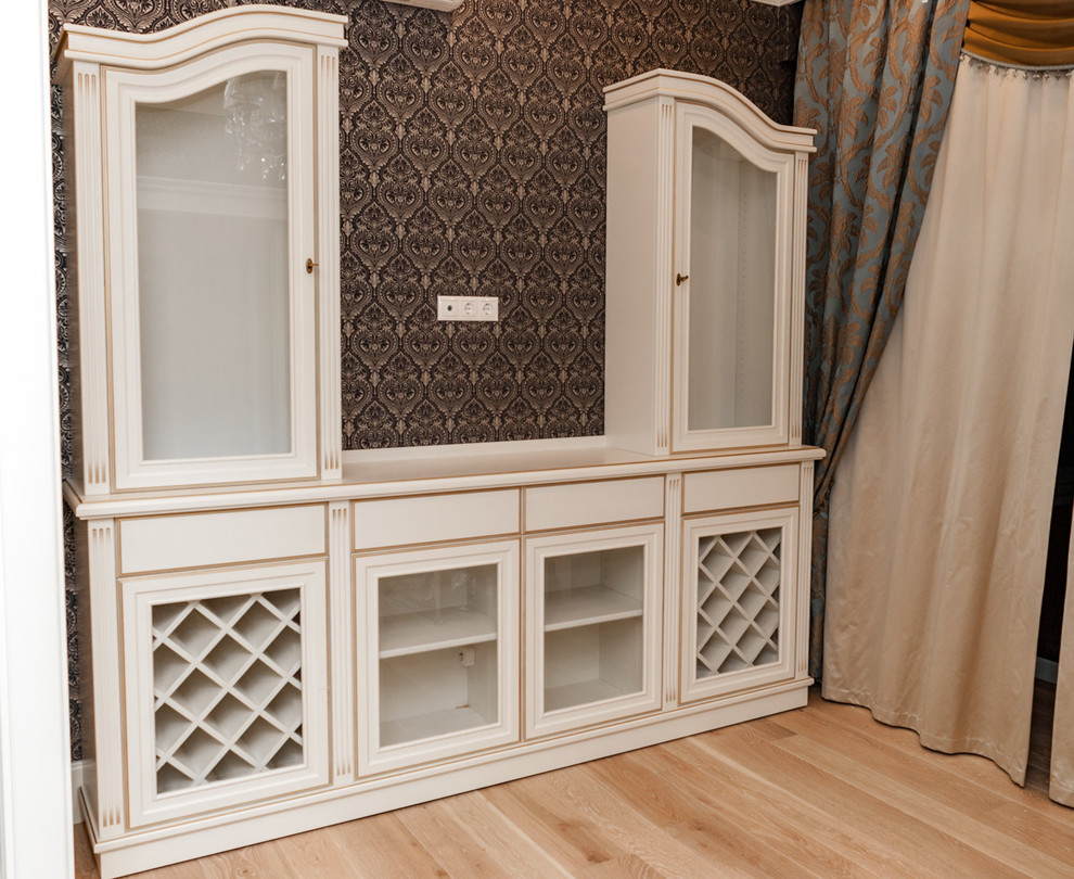 Комод в столовой