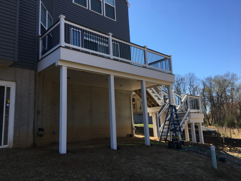 Deck - mid-sized backyard second story deck idea in Baltimore with no cover