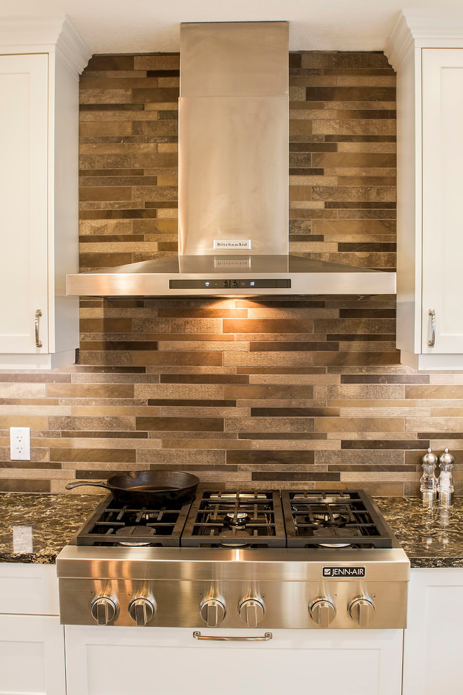 Kitchen - transitional kitchen idea