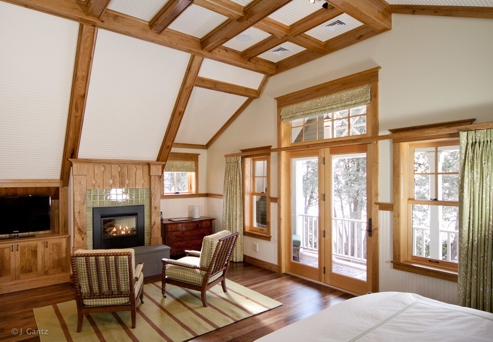 This is an example of a traditional bedroom in Burlington.