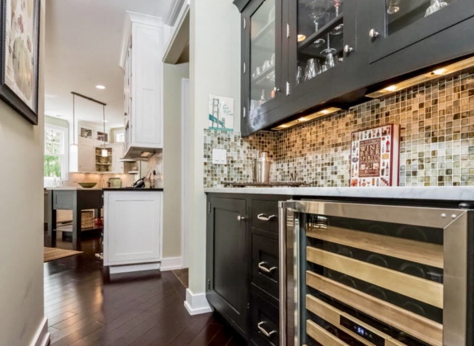 Home design - transitional home design idea in Chicago