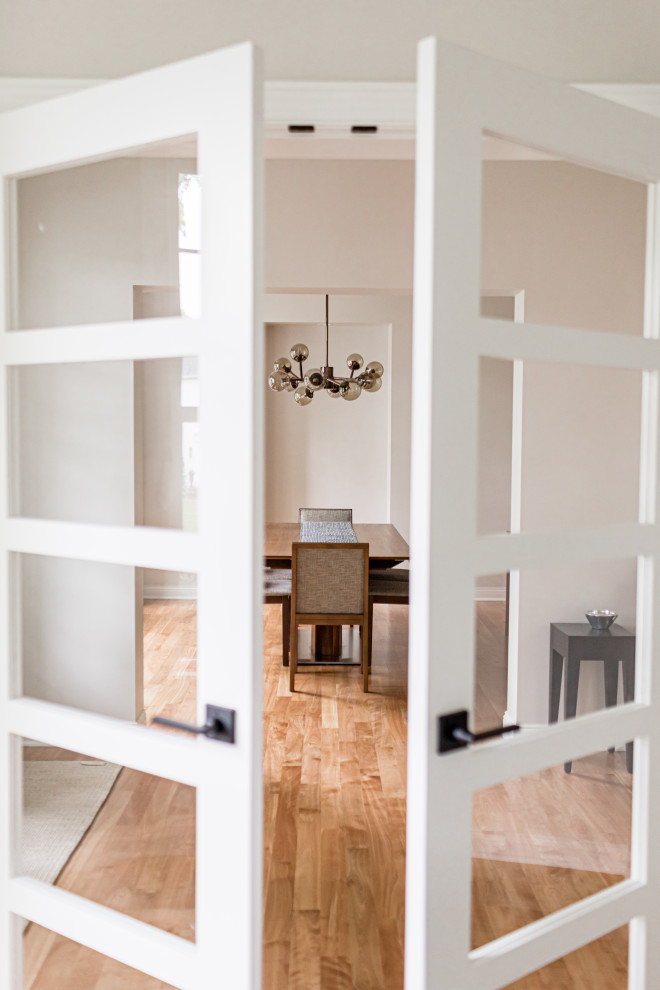 Inspiration for a modern home design remodel in Minneapolis