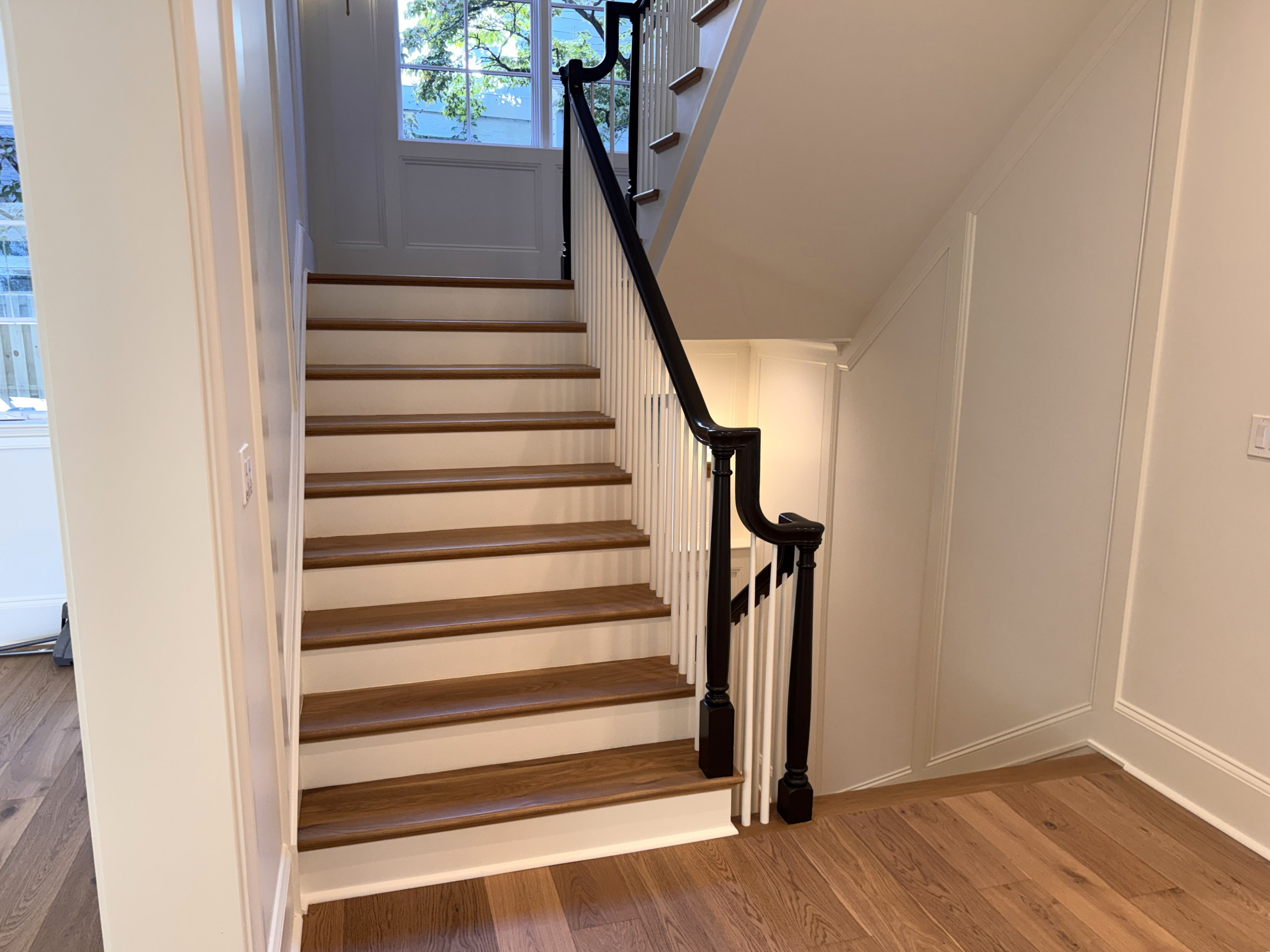 Project #160 | Traditional Box Stair with Gooseneck Handrail
