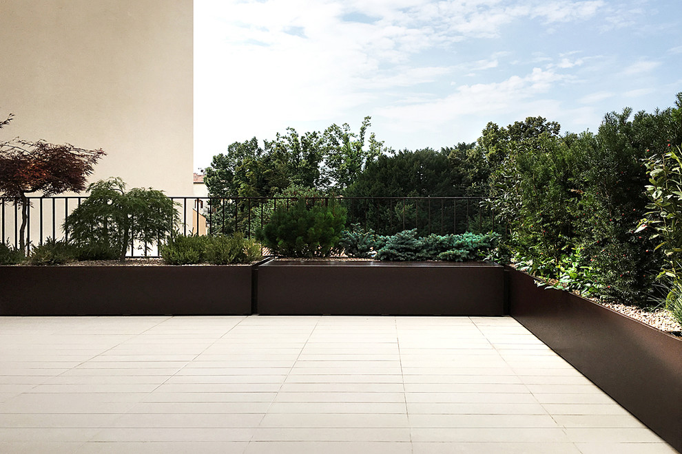 Inspiration for a contemporary deck in Venice.