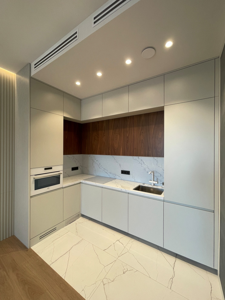 Кухня с фасадами МДФ и шпоном американского ореха