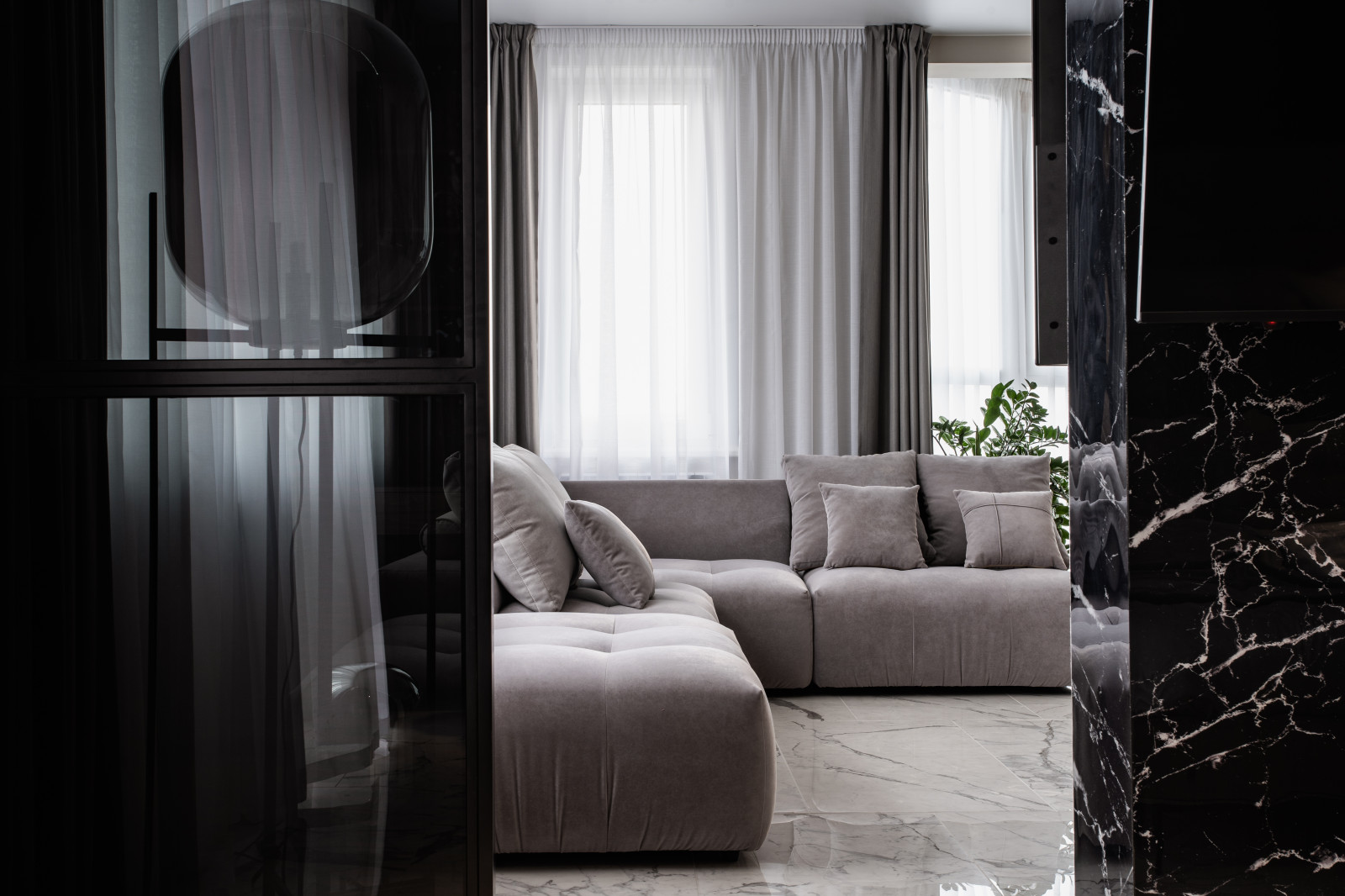 №6. ЖК на Декабрьских событий.