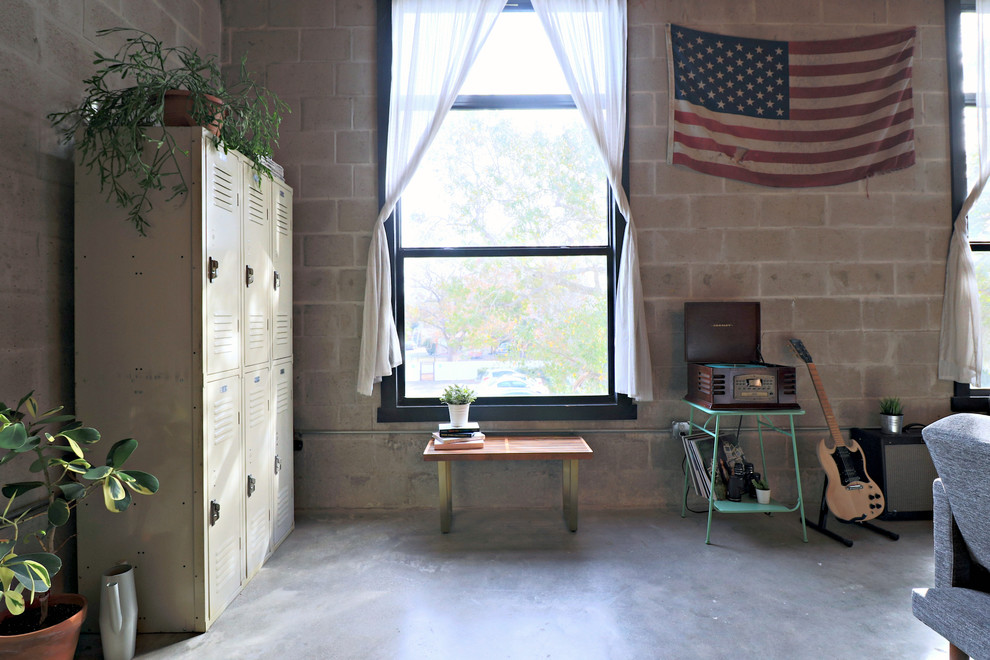 Photo of an industrial living room in Tampa.