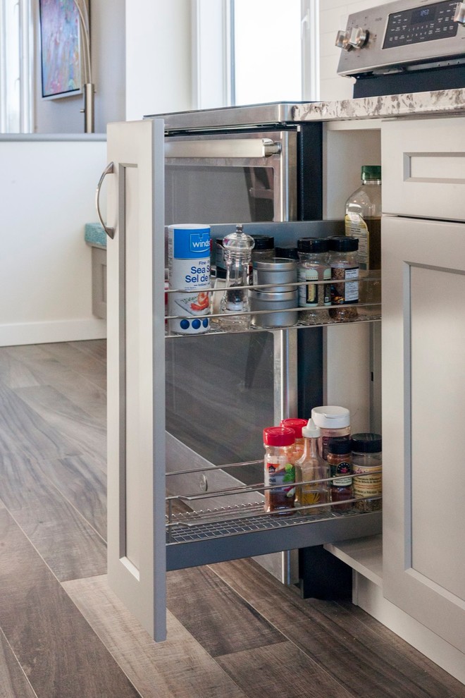 Kitchen - transitional kitchen idea
