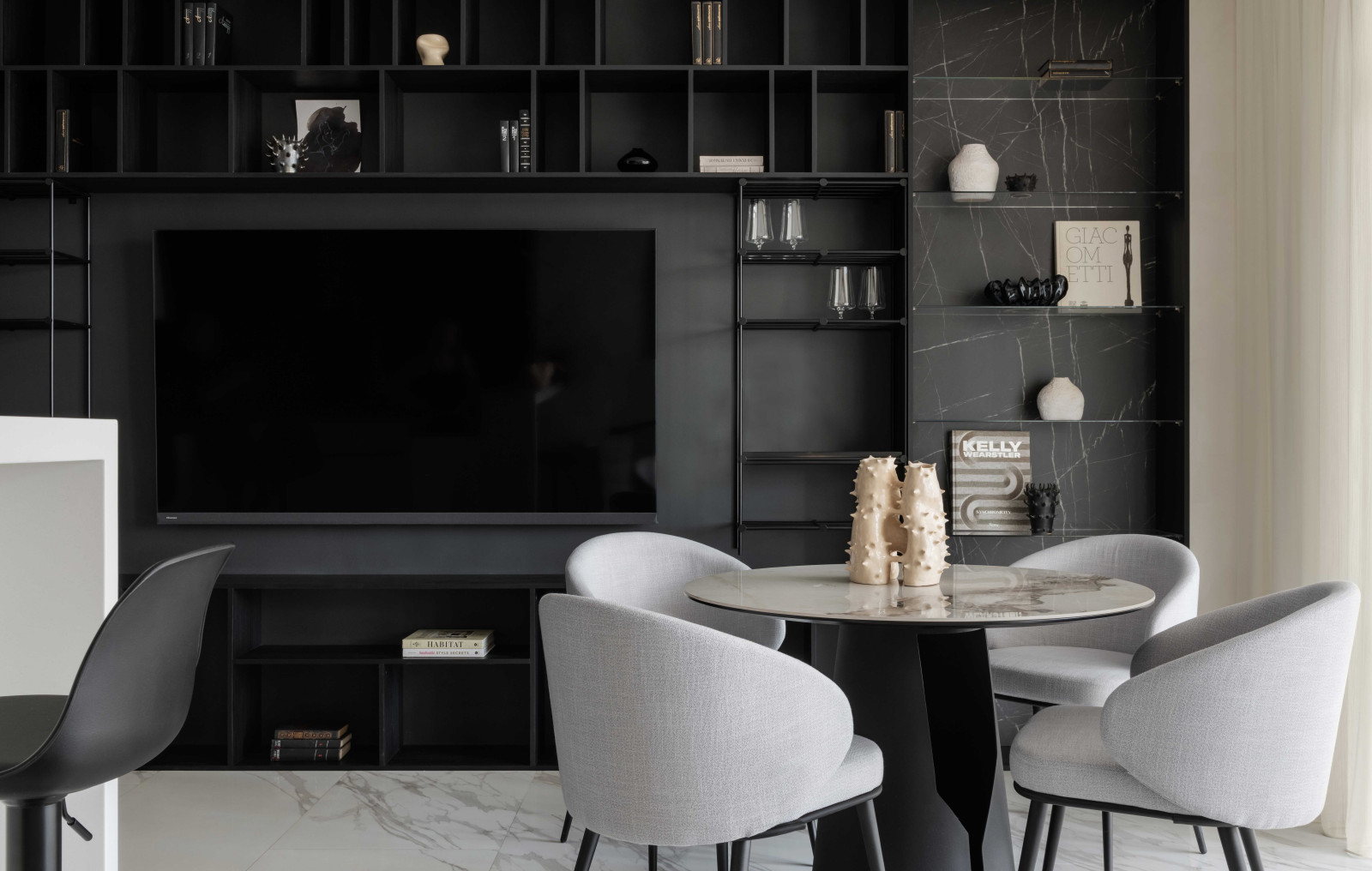 черно-белое