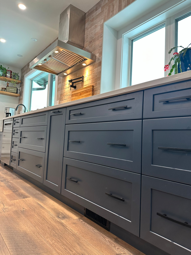 Kitchen - transitional kitchen idea