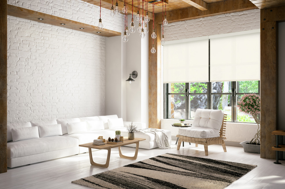 Imagen de salón abierto moderno de tamaño medio sin chimenea y televisor con paredes blancas, suelo de madera clara, suelo blanco, vigas vistas y ladrillo