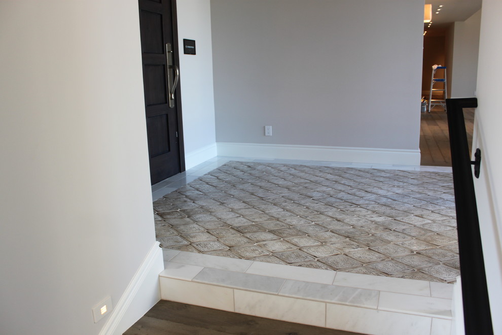 Elegant entryway photo in Phoenix