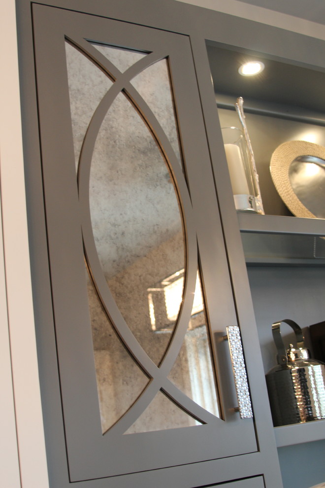 Transitional home design photo in Indianapolis