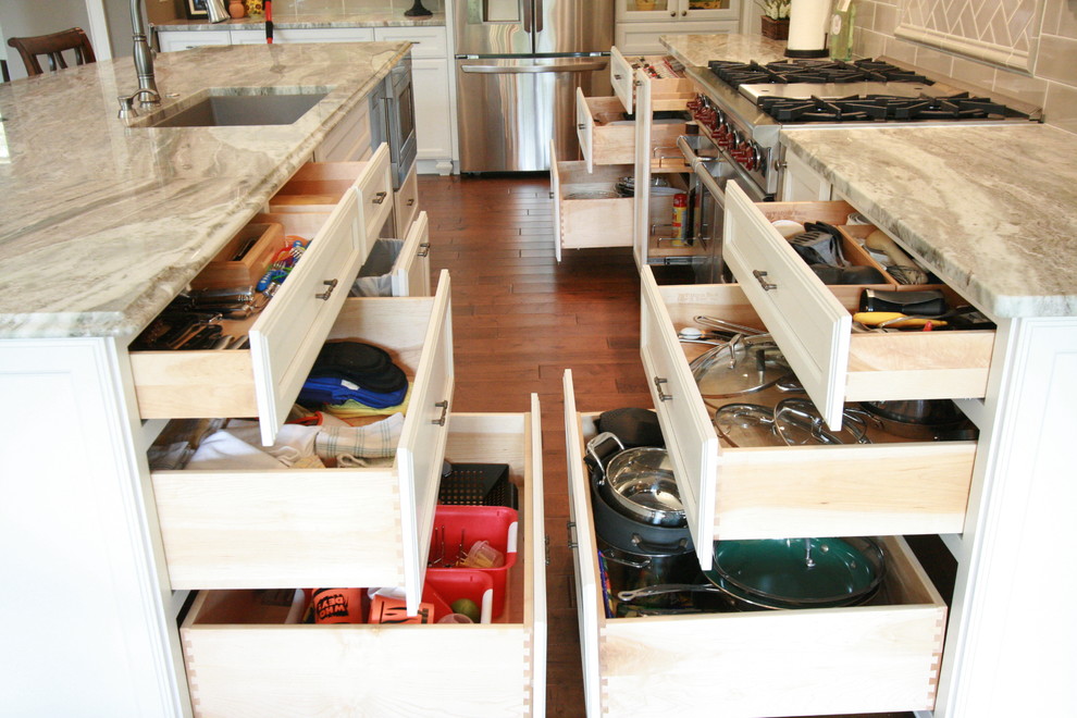 Inspiration for a transitional home design remodel in Cincinnati