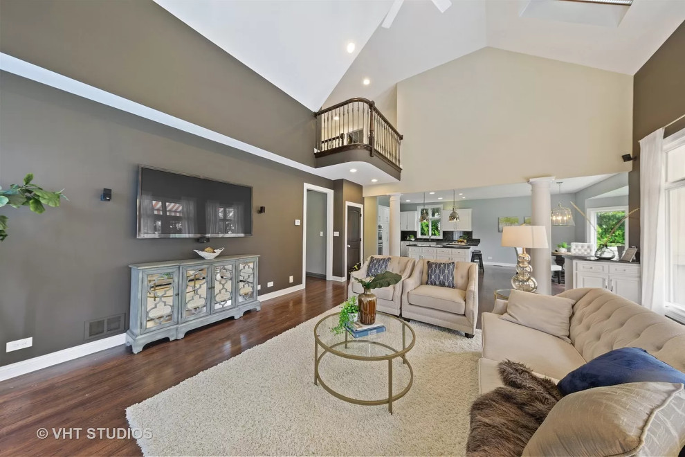 Inspiration for a transitional home design remodel in Chicago